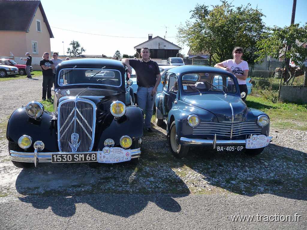 2010_Rustenhart (1).jpg - 03/10/2010 - 68740 RUSTENHART30 me Randonne Internationale des VendangesChacun sa voituresJean-Luc et sa 15CV et Rachel et sa 4CV